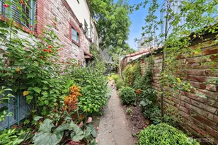 1106 NE 42nd St, Seattle, WA 98105 - Photo 25