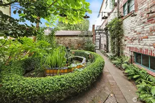 1106 NE 42nd St, Seattle, WA 98105 - Photo 27