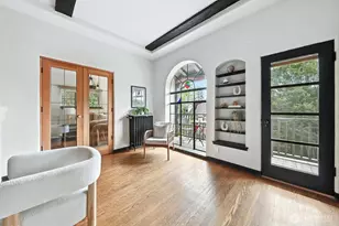 1106 NE 42nd St, Seattle, WA 98105 - Photo 3