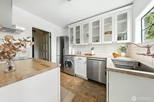 1106 NE 42nd St, Seattle, WA 98105 - Photo 17