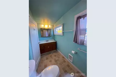 1052 Ballentine Street, Raymond, WA 98577 - Photo 9