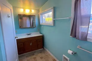 1052 Ballentine St, Raymond, WA 98577 - Photo 9