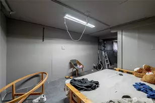 423 Park Ave N, Renton, WA 98057 - Photo 25