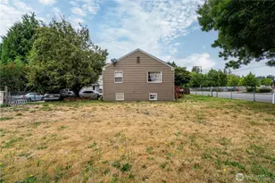 423 Park Ave N, Renton, WA 98057 - Photo 5