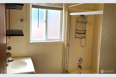 529 N 103rd Street, Seattle, WA 98133 - Photo 11