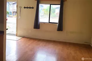 529 N 103rd St, Seattle, WA 98133 - Photo 5