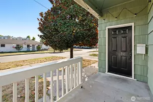 303 W Magnolia St, Centralia, WA 98531 - Photo 3