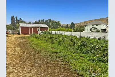 616 Columbia Avenue #7, Bridgeport, WA 98813 - Photo 7