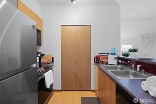 668 S Lane St, Seattle, WA 98104 - Photo 5