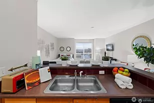 668 S Lane St, Seattle, WA 98104 - Photo 7