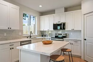 429 Legion Dr, Everett, WA 98201 - Photo 11