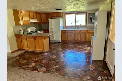 34 Main Street, Loomis, WA 98827 - Photo 5