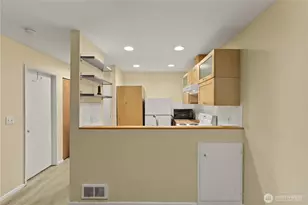 211 Summit Ave E, Seattle, WA 98102 - Photo 13