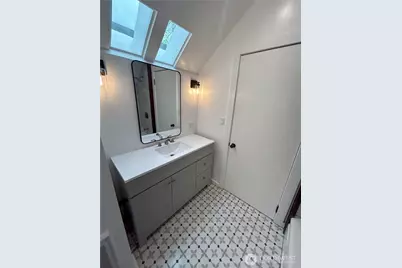 417 Minor Avenue N, Seattle, WA 98109 - Photo 35