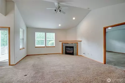 800 Farmington Drive #6, Burlington, WA 98233 - Photo 7