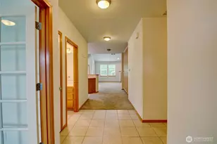 800 Farmington Dr, Burlington, WA 98233 - Photo 3