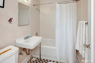 1605 E Olive Street #303, Seattle, WA 98122 - Photo 21