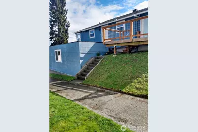 703 E 10th Street, Port Angeles, WA 98362 - Photo 5