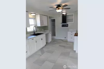 703 E 10th Street, Port Angeles, WA 98362 - Photo 13