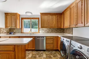 1085 Harrison St, Oak Harbor, WA 98277 - Photo 11