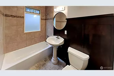 914 N 40th Street, Seattle, WA 98103 - Photo 7