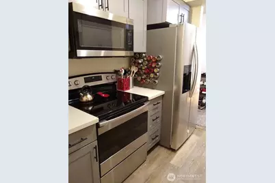 13717 Linden Avenue N #208, Seattle, WA 98133 - Photo 7