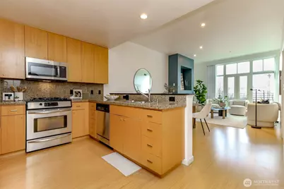 17 W Mercer Street #301, Seattle, WA 98119 - Photo 5