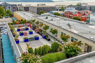 17 W Mercer St, Seattle, WA 98119 - Photo 31