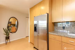 17 W Mercer St, Seattle, WA 98119 - Photo 5