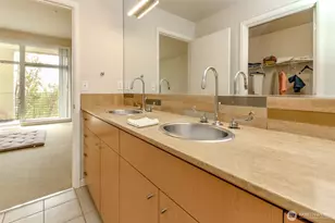 17 W Mercer St, Seattle, WA 98119 - Photo 19