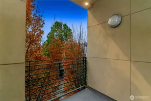 17 W Mercer St, Seattle, WA 98119 - Photo 25