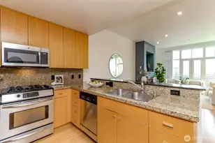 17 W Mercer St, Seattle, WA 98119 - Photo 9