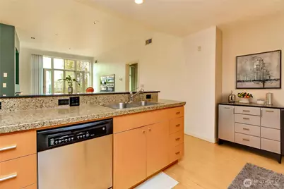 17 W Mercer Street #301, Seattle, WA 98119 - Photo 17