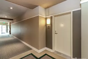 17 W Mercer St, Seattle, WA 98119 - Photo 29