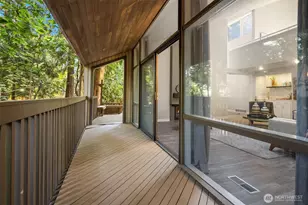 2410 Sahalee Dr W, Sammamish, WA 98074 - Photo 9