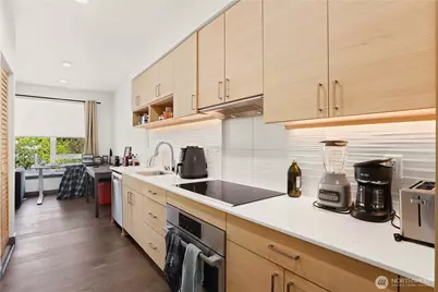 11903 NE 128th Street #204, Kirkland, WA 98034 - Photo 9