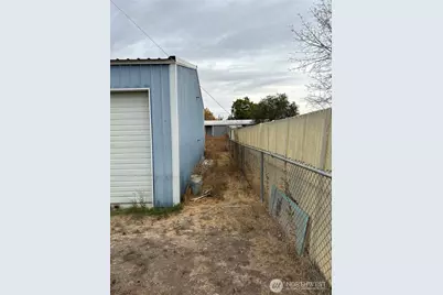 9008 Bong Loop #B, Moses Lake, WA 98837 - Photo 25
