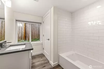 9251 Ashworth Avenue N, Seattle, WA 98103 - Photo 13