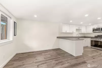 9251 Ashworth Avenue N, Seattle, WA 98103 - Photo 7