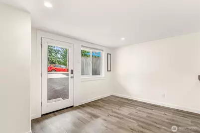 9251 Ashworth Avenue N, Seattle, WA 98103 - Photo 9