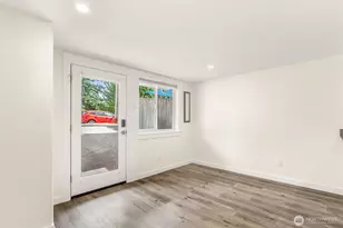 9251 Ashworth Ave N, Seattle, WA 98103 - Photo 9