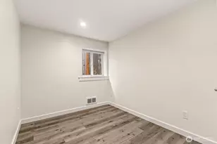 9251 Ashworth Ave N, Seattle, WA 98103 - Photo 11