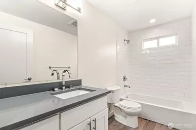 9251 Ashworth Avenue N, Seattle, WA 98103 - Photo 17