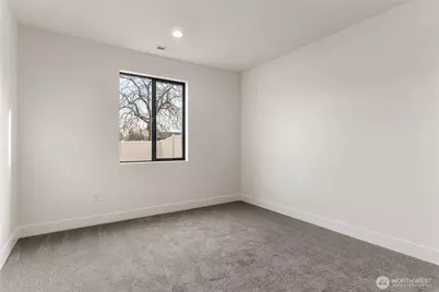 585 S Perry Avenue, East Wenatchee, WA 98802 - Photo 13