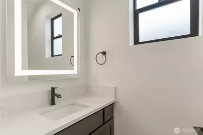 585 S Perry Avenue, East Wenatchee, WA 98802 - Photo 15