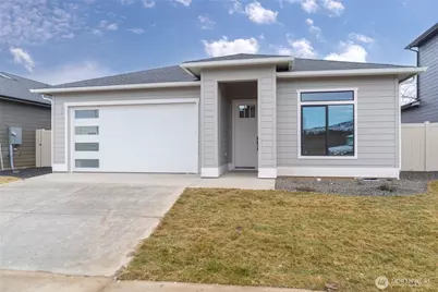 579 S Perry Avenue, East Wenatchee, WA 98802 - Photo 1