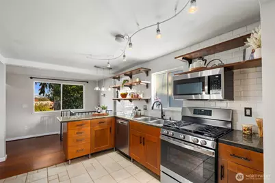 4446 39th Avenue SW, Seattle, WA 98116 - Photo 9