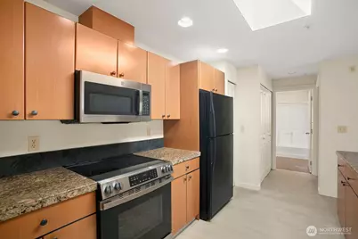 3919 Latona Avenue NE #402, Seattle, WA 98105 - Photo 5