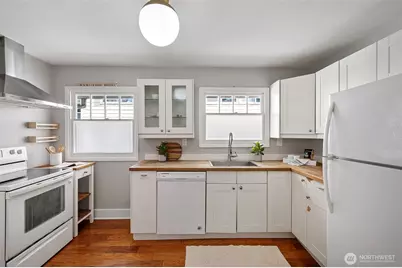 10728 Stone Avenue N, Seattle, WA 98133 - Photo 13