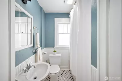 10728 Stone Avenue N, Seattle, WA 98133 - Photo 11